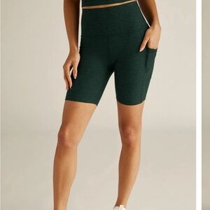 Beyond Yoga spacedye out of pocket 7" bike shorts